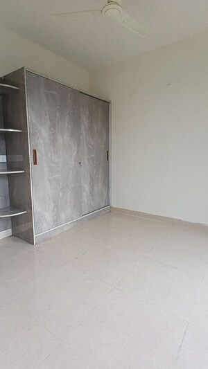 Room in 3.5 BHK Apartment at Emaar Emerald Estate, Sector 65 – for Rent