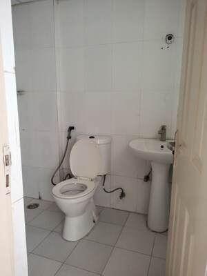 Bathroom in 2.5 BHK Apartment at Supertech Cape Town, Sector 74 – for Rent