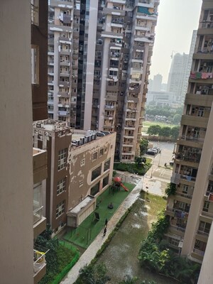 2.5 BHK Apartment For Rent in Supertech Cape Town, Sector 74