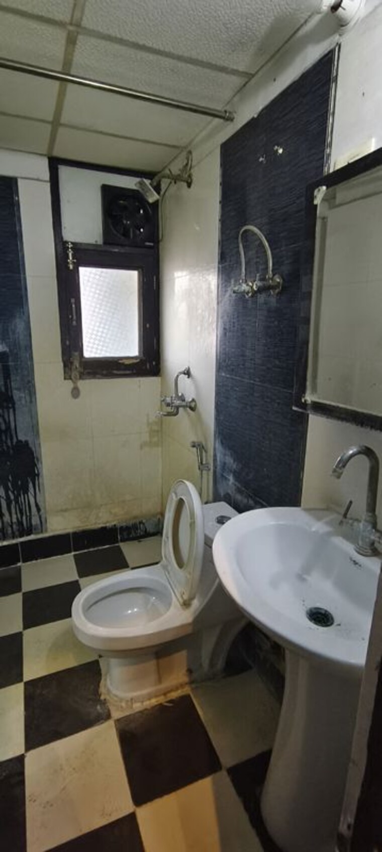 Bathroom, meenal-balmukund-residency 3 Bedroom 1345 Sq.Ft. Apartment In Raj Nagar Extension Ghaziabad 10749867