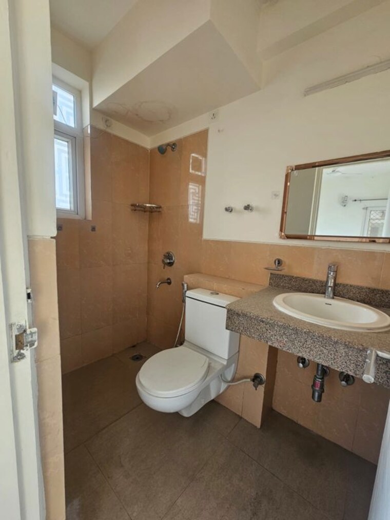 Bathroom, emaar-emerald-floors-premier 3.5 Bedroom 1650 Sq.Ft. Apartment In Sector 65 Gurgaon 10749904