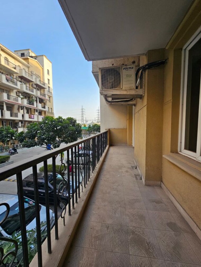Balcony, emaar-emerald-floors-premier 3.5 Bedroom 1650 Sq.Ft. Apartment In Sector 65 Gurgaon 10749904