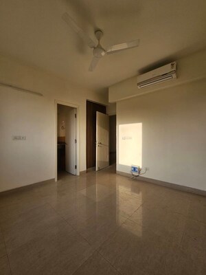 Room in 3.5 BHK Apartment at Emaar Emerald Floors Premier, Sector 65 – for Rent