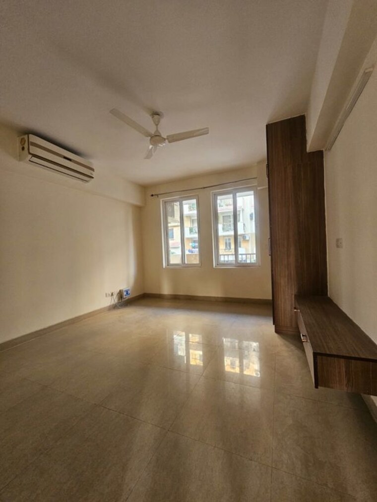 Room, emaar-emerald-floors-premier 4 Bedroom 1975 Sq.Ft. Apartment In Sector 65 Gurgaon 10749922
