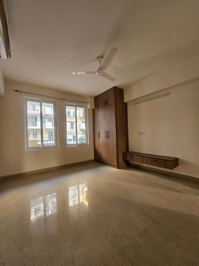 Room, emaar-emerald-floors-premier 4 Bedroom 1975 Sq.Ft. Apartment In Sector 65 Gurgaon 10749922
