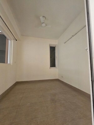 Room in 4 BHK Apartment at Emaar Emerald Floors Premier, Sector 65 – for Rent