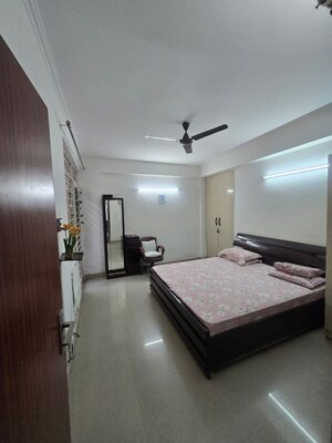 Room in 3 BHK Apartment at Supertech Ecociti, Sector 137 – for Rent