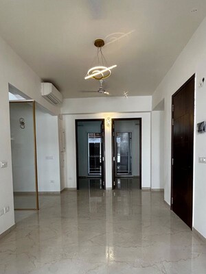 Room in 3.5 BHK Apartment at Signature Global City 63A, Sector 63a – for Rent