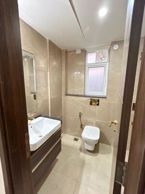 Bathroom in 3.5 BHK Apartment at Signature Global City 63A, Sector 63a – for Rent