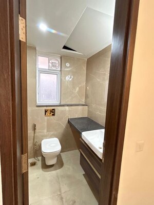 Bathroom in 3.5 BHK Apartment at Signature Global City 63A, Sector 63a – for Rent