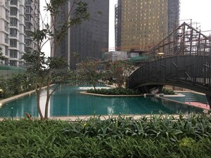 Swimming Pool in 3 BHK Apartment at Lodha The Park, Worli – for Rent