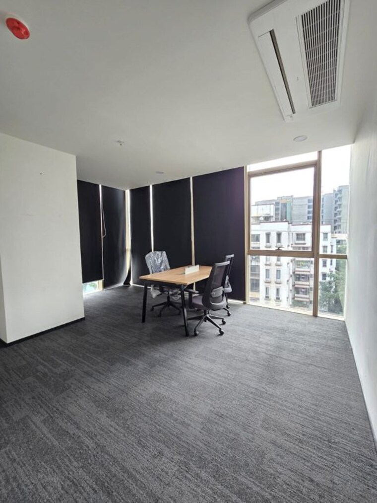  Parking, lower parel Commercial Office Space 17500 Sq.Ft. In Lower Parel Mumbai 10749980