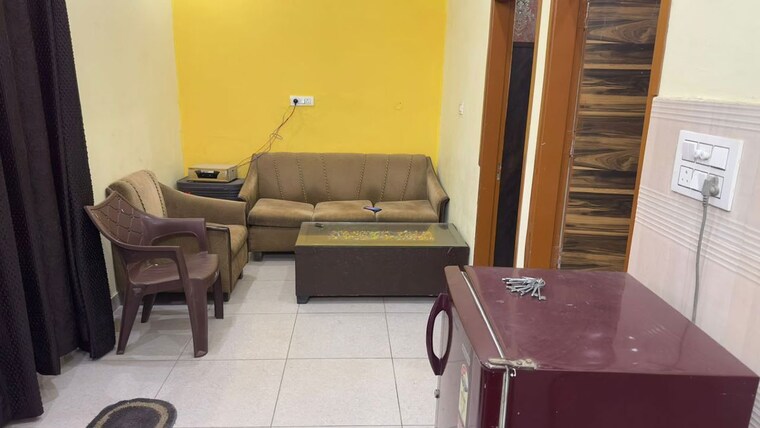 Living Room, bhago majra road 2 Bedroom 100 Sq.Ft. Apartment In Bhago Majra Road Kharar 10749976