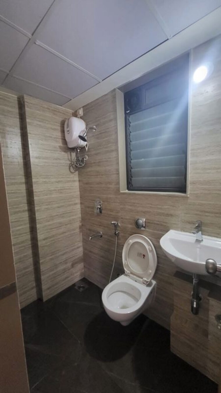 Bathroom, lodha-crown-quality-homes-dombivli Pg For Boys In Dombivli East 10750037