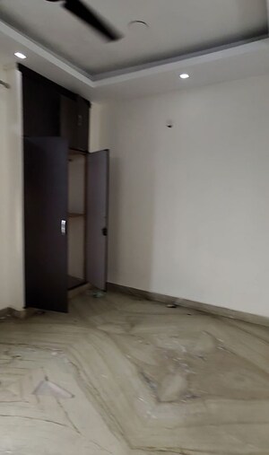 Room in 2 BHK Builder Floor at Meenakshi Garden – for Rent