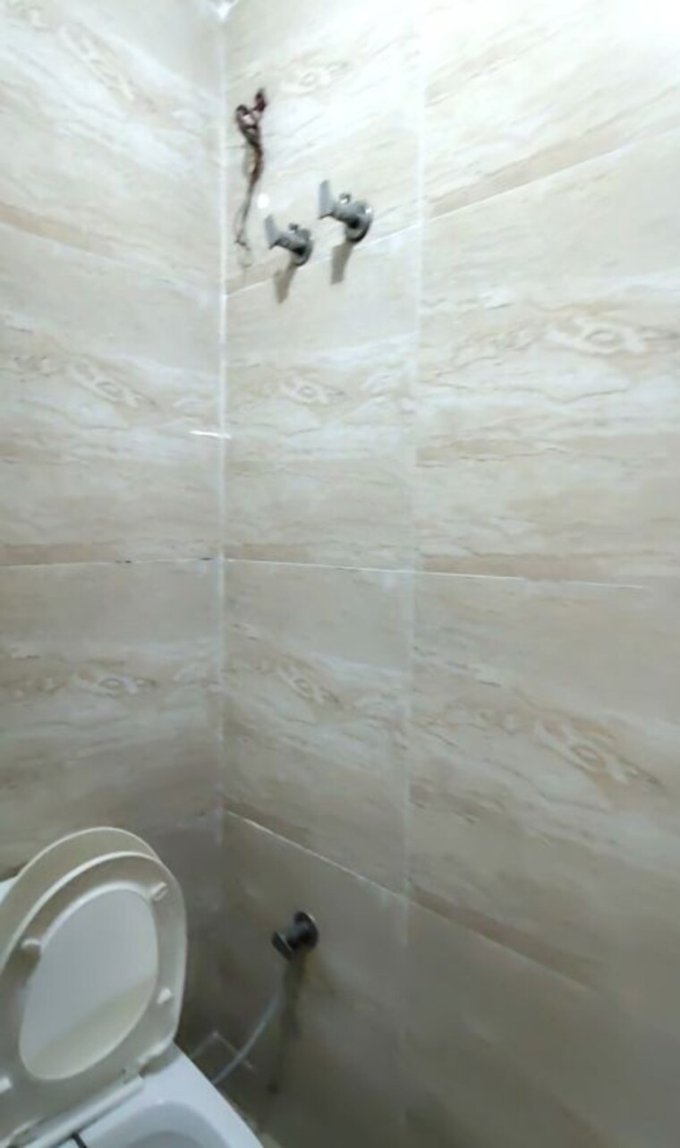 Bathroom, meenakshi garden 2 Bedroom 100 Sq.Yd. Builder Floor In Meenakshi Garden Delhi 10750033