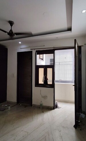 Room in 2 BHK Builder Floor at Meenakshi Garden – for Rent