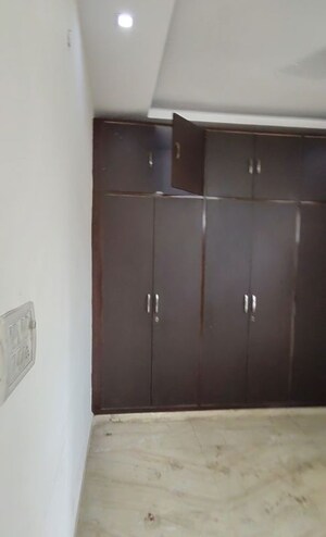 Furnished Amenities in 2 BHK Builder Floor at Meenakshi Garden – for Rent