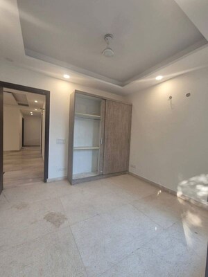 Room in 3 BHK Builder Floor at BPTP Amstoria, Sector 102 – for Rent