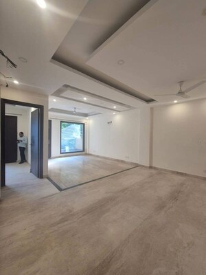 Room in 3 BHK Builder Floor at BPTP Amstoria, Sector 102 – for Rent