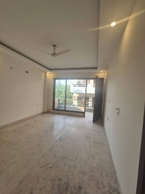 Room in 3 BHK Builder Floor at BPTP Amstoria, Sector 102 – for Rent