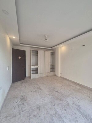 Room in 3 BHK Builder Floor at BPTP Amstoria, Sector 102 – for Rent