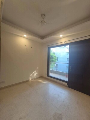 Room in 3 BHK Builder Floor at BPTP Amstoria, Sector 102 – for Rent
