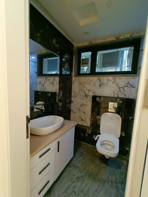 Team Area in 4 BHK Builder Floor at Pitampura – for Sale
