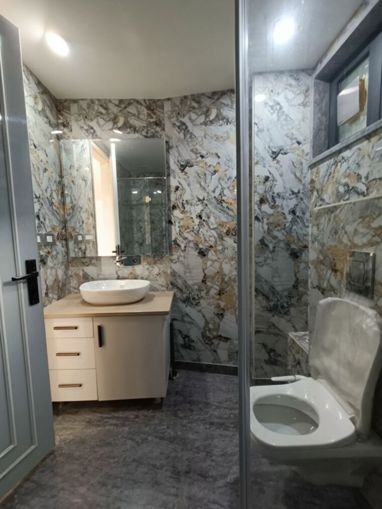 Bathroom, pitampura 4 Bedroom 300 Sq.Yd. Builder Floor In Pitampura Delhi 10750057