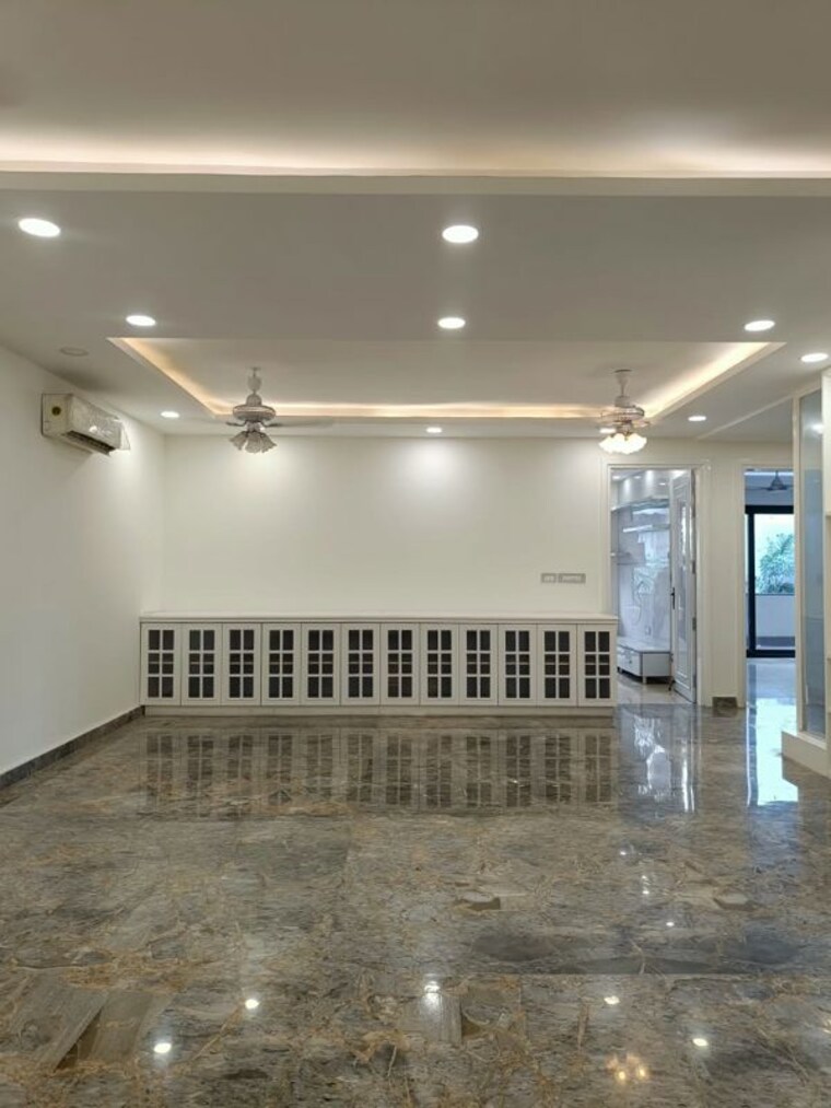 Living Room, pitampura 4 Bedroom 300 Sq.Yd. Builder Floor In Pitampura Delhi 10750057
