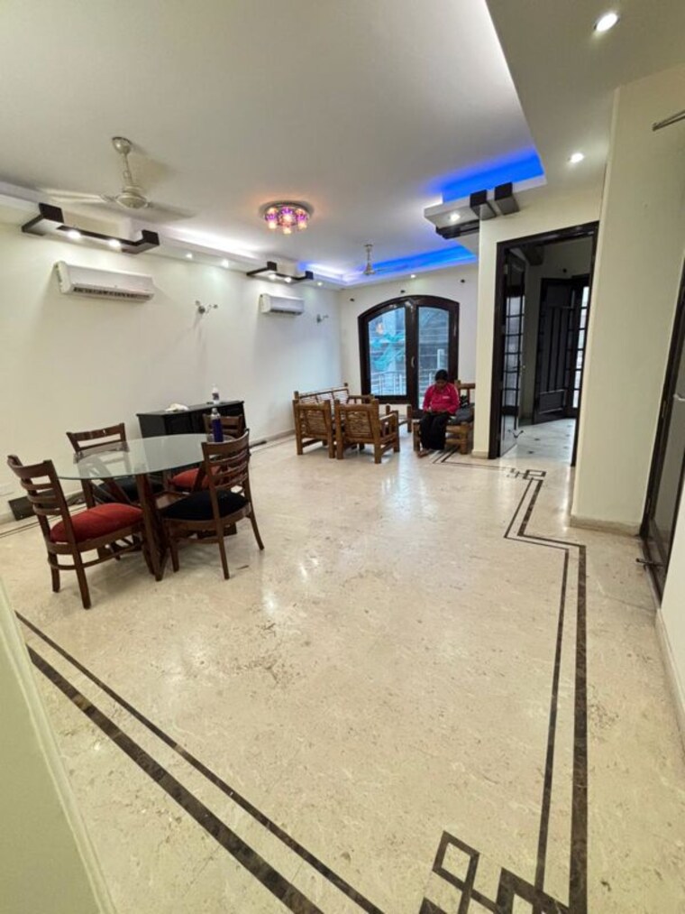  Parking, sector 45 3 Bedroom 1850 Sq.Ft. Builder Floor In Sector 45 Gurgaon 10750056