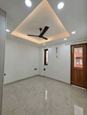 Room in 3 BHK Builder Floor at Chattarpur – for Rent