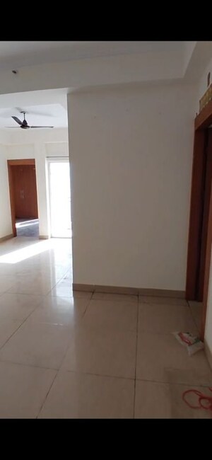 Room in 3 BHK Apartment at Saviour Green Arch, Tech Zone 4 Greater Noida – for Rent