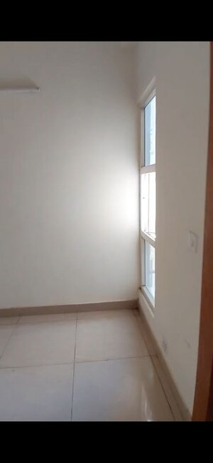 Room in 3 BHK Apartment at Saviour Green Arch, Tech Zone 4 Greater Noida – for Rent