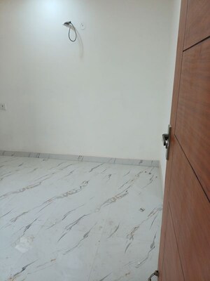 Room in 5 BHK Independent House at Molarband – for Sale