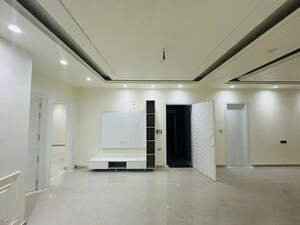 Room in 4 BHK Builder Floor at Chattarpur – for Rent