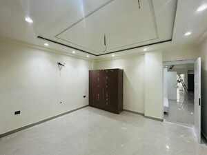 Room in 4 BHK Builder Floor at Chattarpur – for Rent