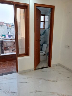 Room in 5 BHK Independent House at Molarband – for Sale