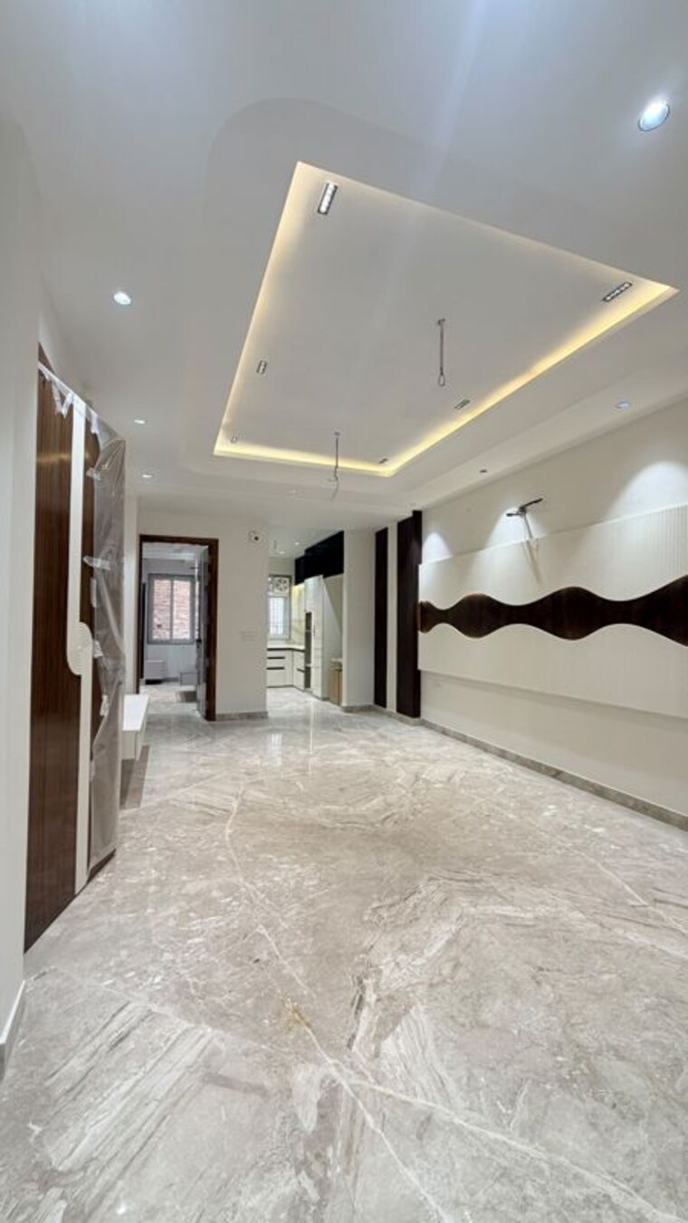 Room, shalimar bagh 3 Bedroom 133 Sq.Yd. Builder Floor In Shalimar Bagh Delhi 10750138