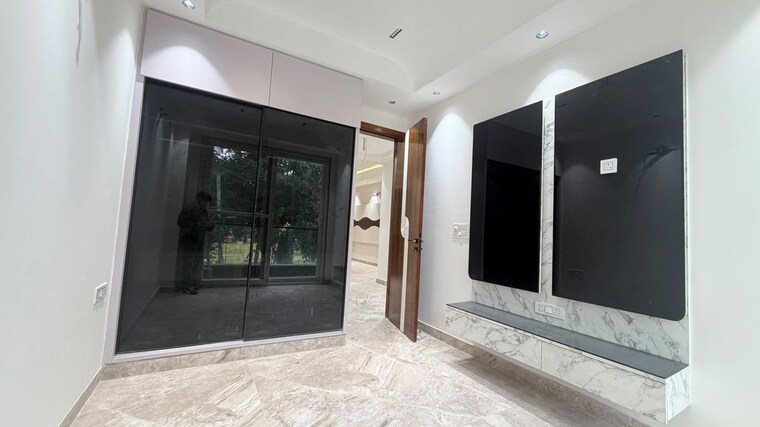 undefined, shalimar bagh 3 Bedroom 133 Sq.Yd. Builder Floor In Shalimar Bagh Delhi 10750138