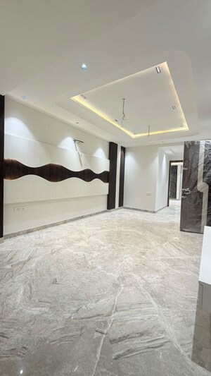 Room in 3 BHK Builder Floor at Shalimar Bagh – for Sale