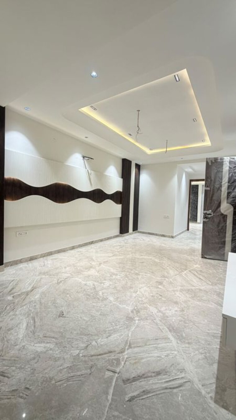 Room, shalimar bagh 3 Bedroom 133 Sq.Yd. Builder Floor In Shalimar Bagh Delhi 10750138