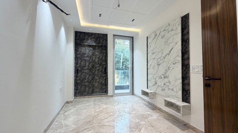 Room, shalimar bagh 3 Bedroom 133 Sq.Yd. Builder Floor In Shalimar Bagh Delhi 10750138