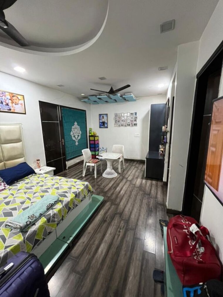 Bedroom, kirti nagar 3 Bedroom 140 Sq.Yd. Builder Floor In Kirti Nagar Delhi 10750203