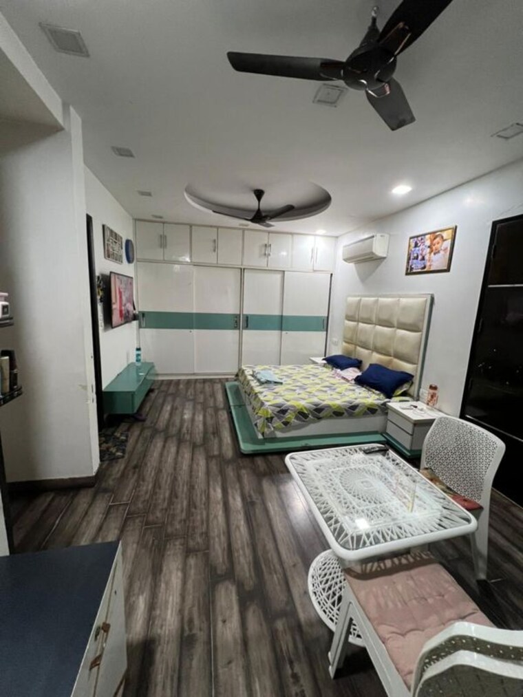 Bedroom, kirti nagar 3 Bedroom 140 Sq.Yd. Builder Floor In Kirti Nagar Delhi 10750203