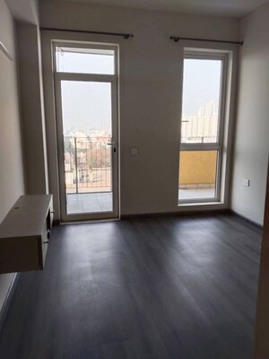 Room in 2.5 BHK Apartment at Ireo The Corridors, Sector 67a – for Sale