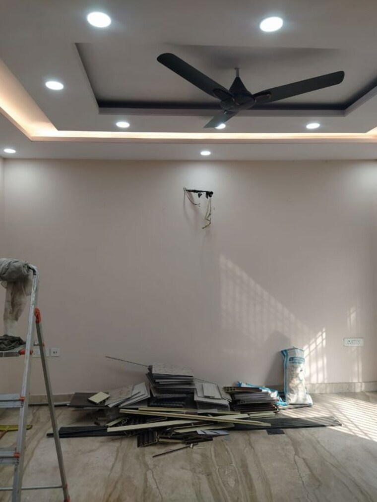 Gym, paschim vihar 3 Bedroom 200 Sq.Yd. Builder Floor In Paschim Vihar Delhi 10750240