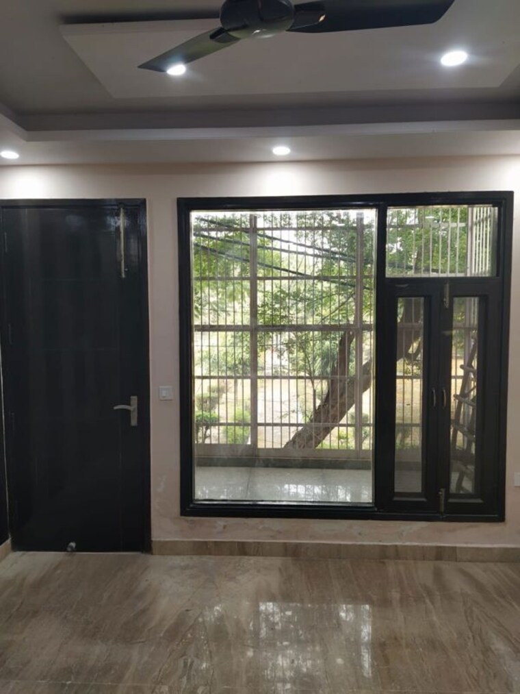 Room, paschim vihar 3 Bedroom 200 Sq.Yd. Builder Floor In Paschim Vihar Delhi 10750240