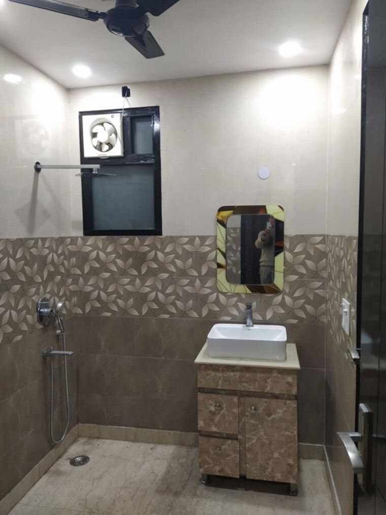 Bedroom, paschim vihar 3 Bedroom 200 Sq.Yd. Builder Floor In Paschim Vihar Delhi 10750240