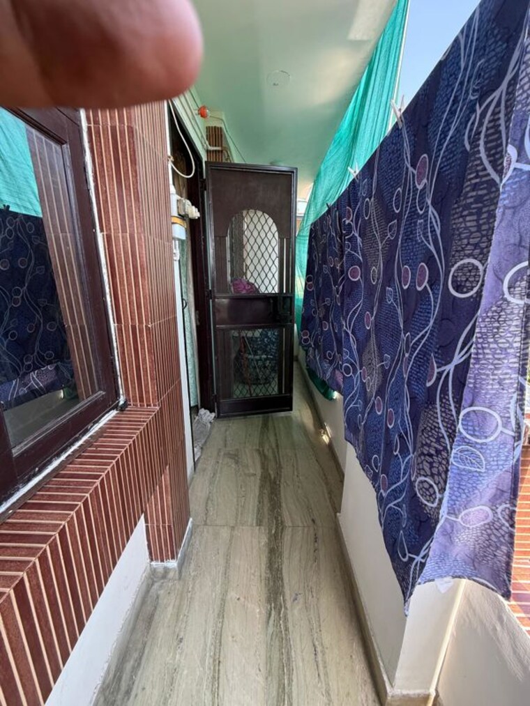 Balcony, paschim vihar 3 Bedroom 200 Sq.Yd. Builder Floor In Paschim Vihar Delhi 10750240